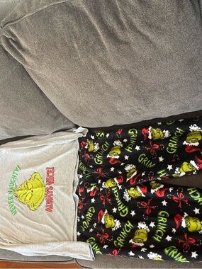 Dr. Seuss Grinch Two-Piece Pajama Set - Gray, Green & Black